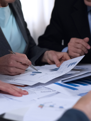 Reunión con el Alcalde: avances en infraestructuras, señalización y promoción empresarial en el Polígono La Mora